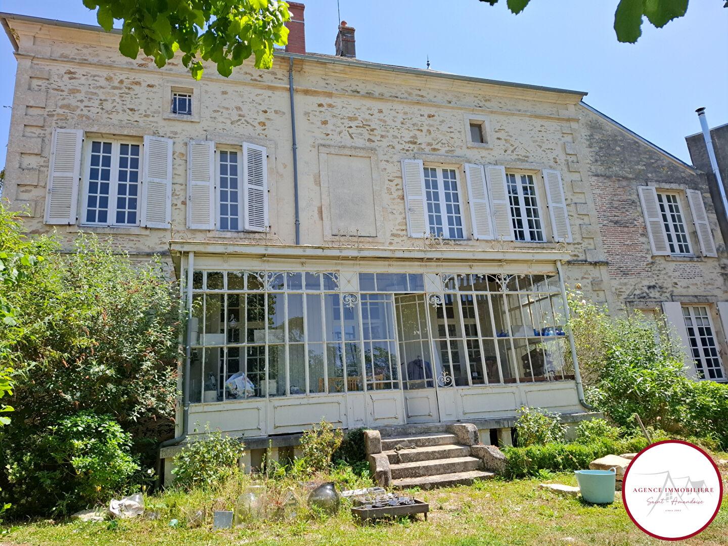 Propriété avec parc, 8 chambres entre St Amand et Bourges sur 6400m²