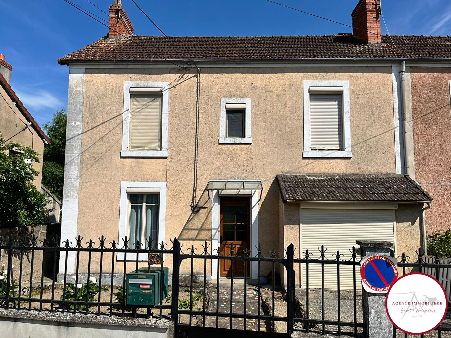 Maison proche du centre-ville avec garage et jardin 112 m² - SAINT AMAND MONTROND